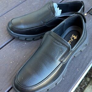 Men‘s slip on leather, casual work shoes
